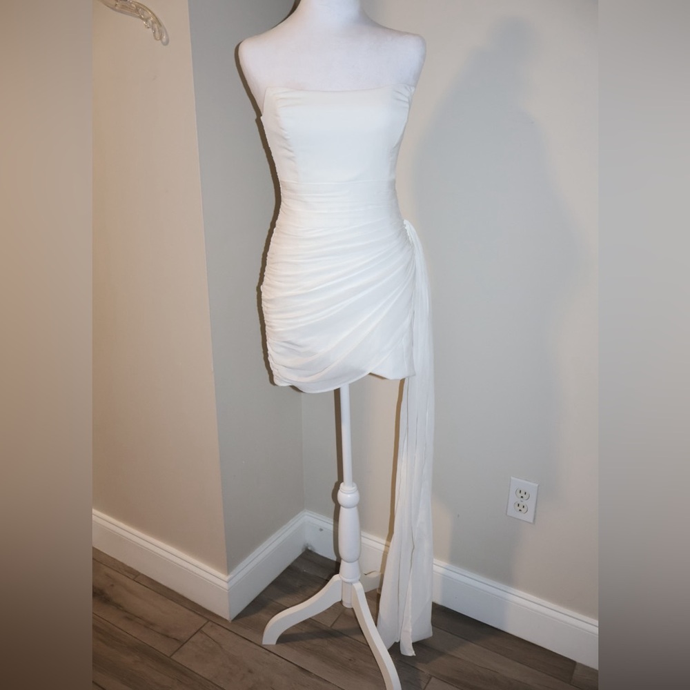 JAUS White Mini Night Love Dress
